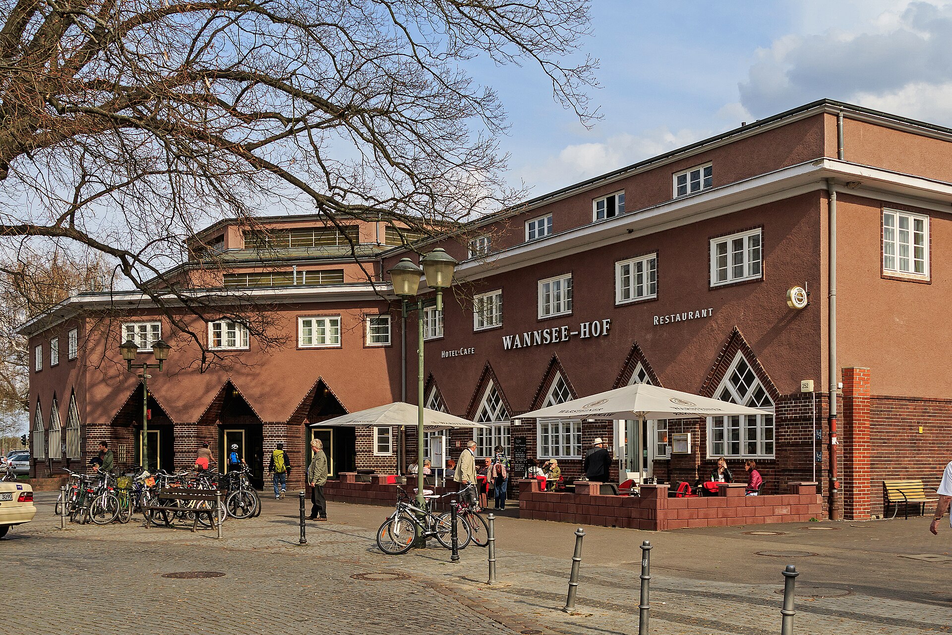 Expressionistisches Empfangsgebäude des Bahnhofs Wannsee