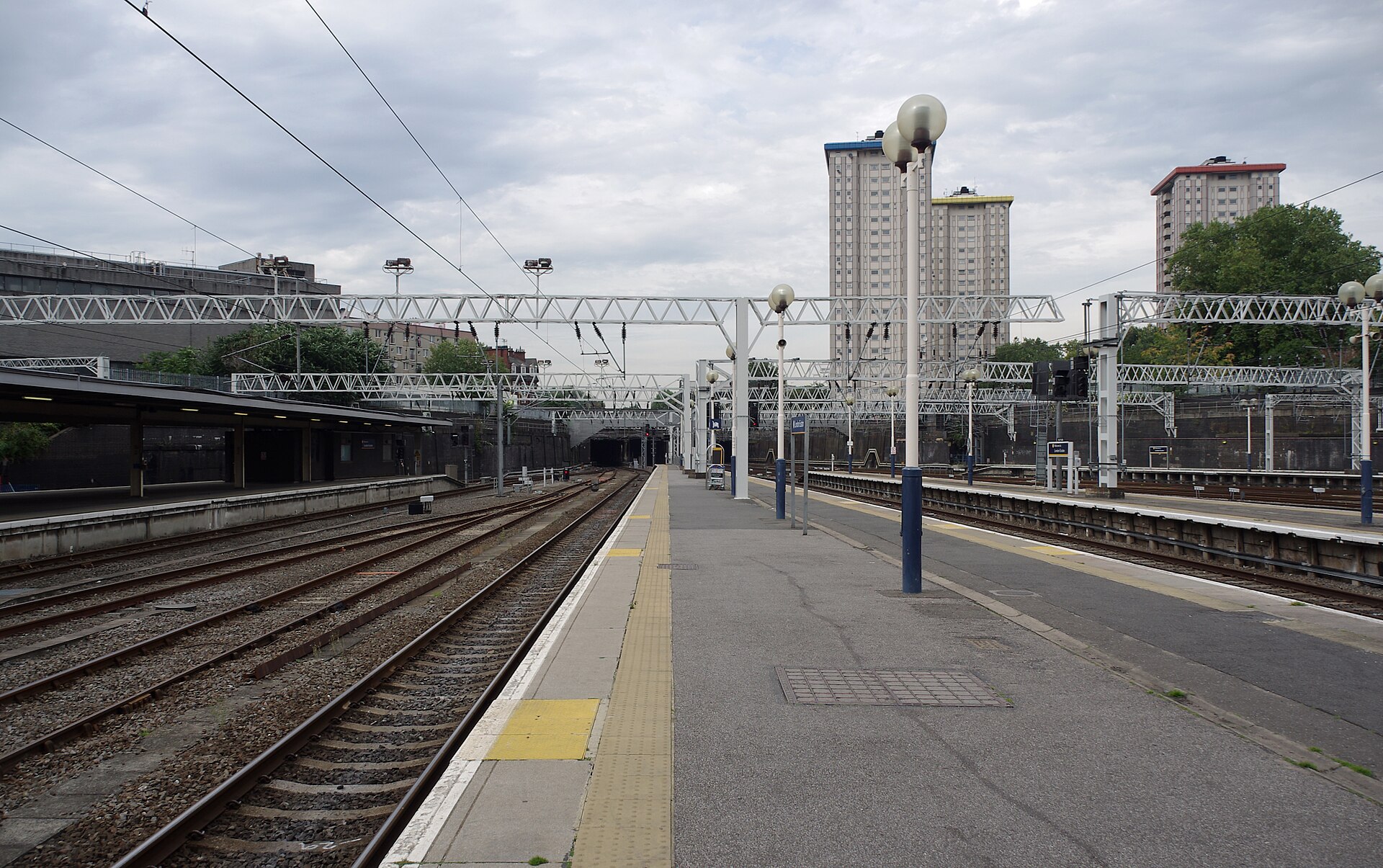 London Euston station London — local documentary photograph