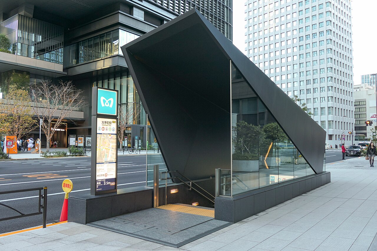 Entrance B9b of Otemachi Station at the foot of the offices